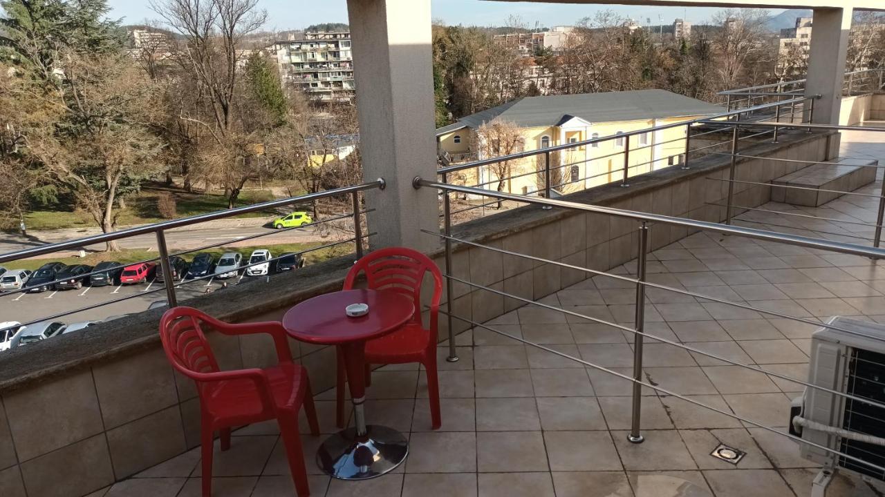 Стая За Гости Пентагона Kŭrdzhali エクステリア 写真